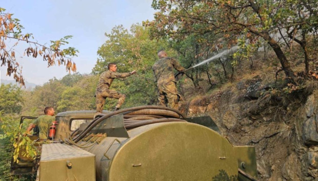 Над 2000 военни се включиха в гасенето на пожарите в страната