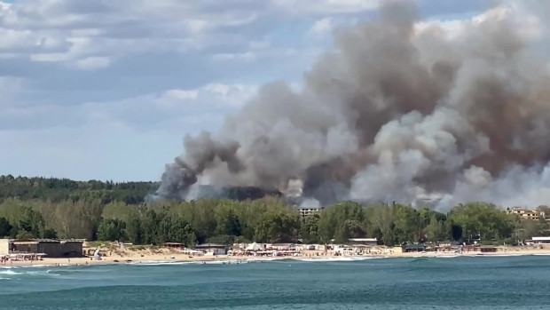 Пожарът в Созопол: Няма опасност за населението